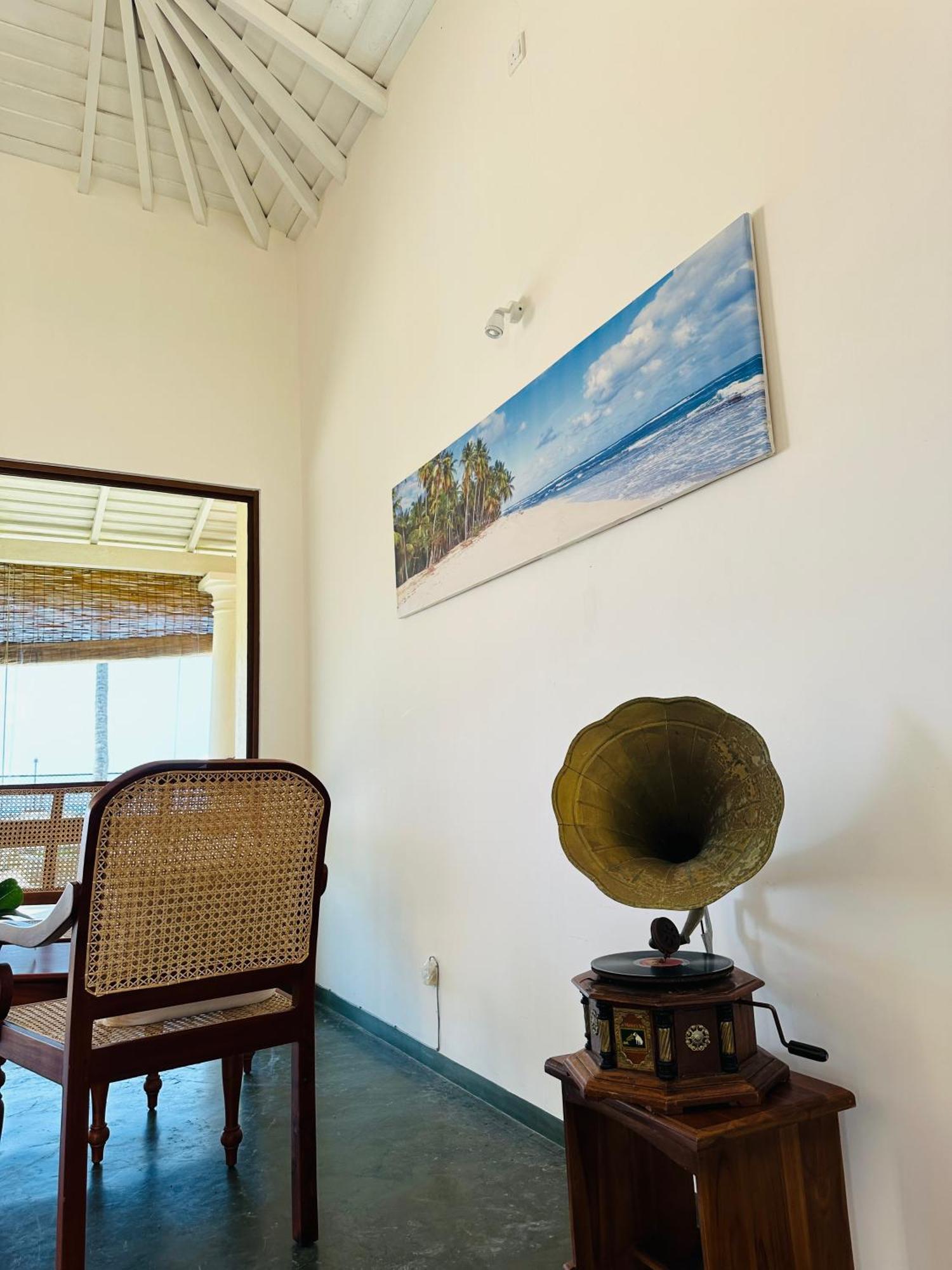 Отель House By The Sea Hikka Хиккадува Экстерьер фото
