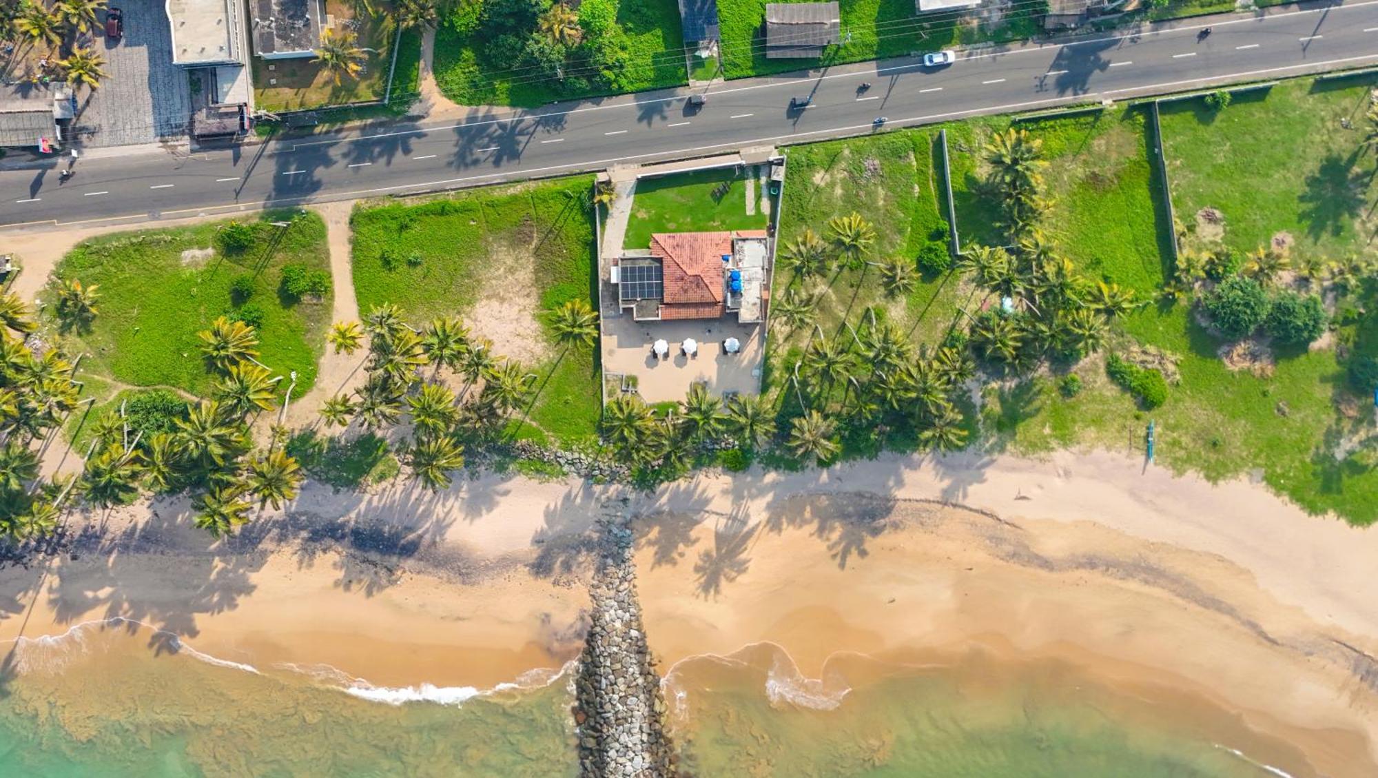 Отель House By The Sea Hikka Хиккадува Экстерьер фото