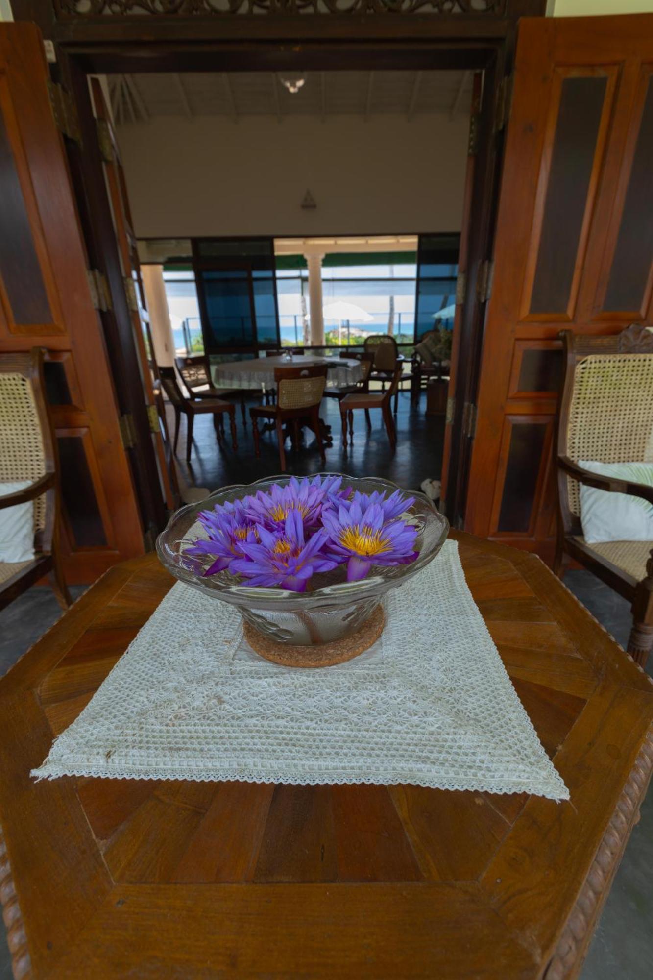 Отель House By The Sea Hikka Хиккадува Экстерьер фото